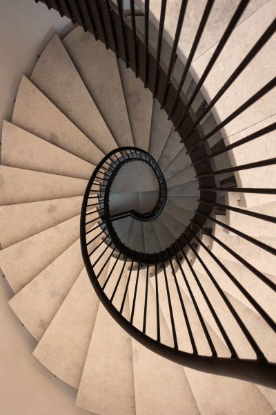 1.Carsten Höller, Venice Inclined Oval Staircase, 2024, installation view, ph. Massimo Pistore, courtesy Berggruen Arts & Culture-